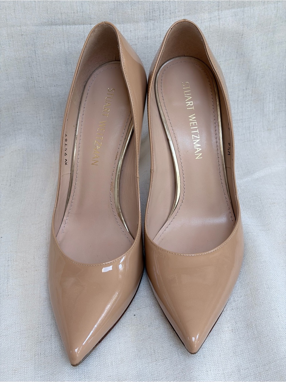 Stuart Weitzman 100,patent high gloss leather,pointed-toe pumps,slip on.Sz 9,5 M